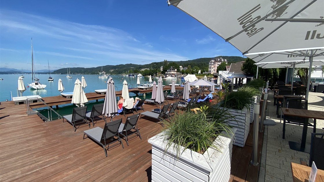 Eigener Badesteg mit Sonnendeck am Wörthersee